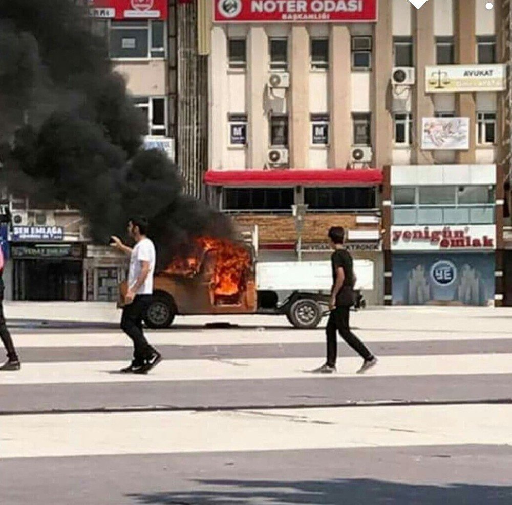 Kamyonetini Benzin Döküp Yaktı