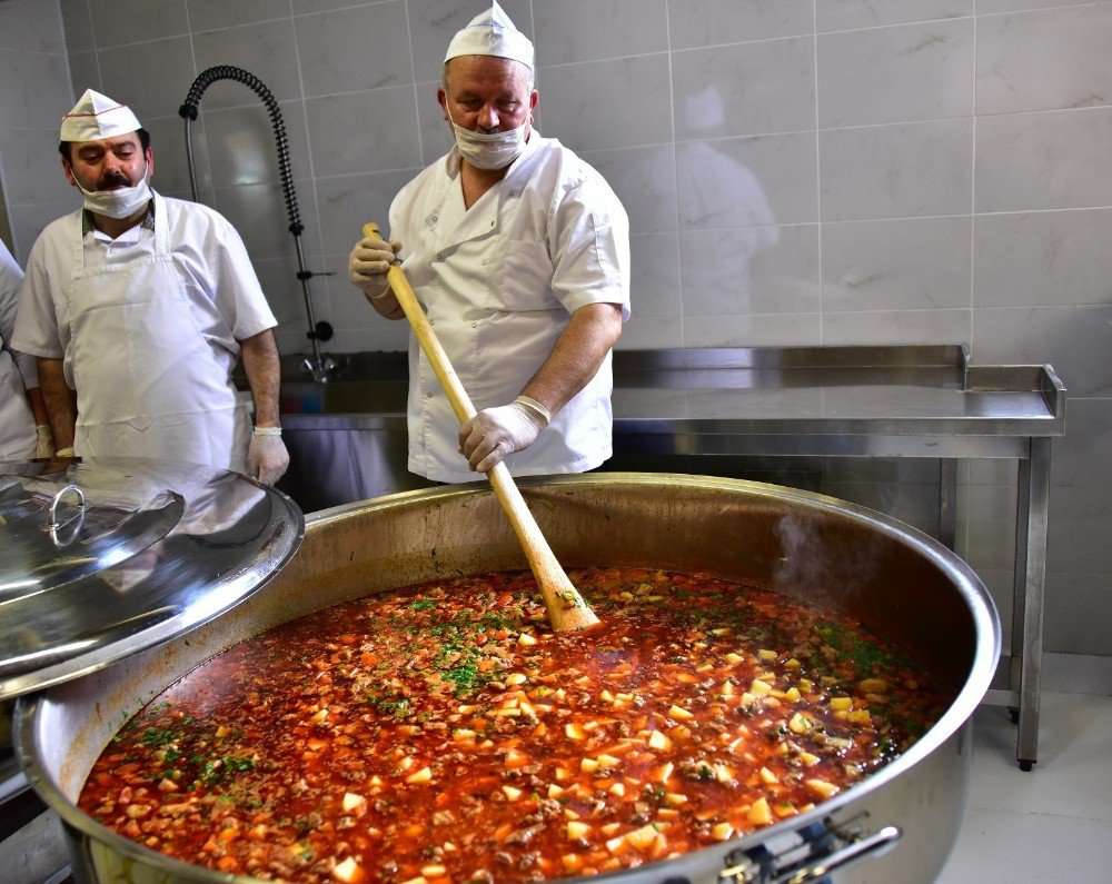 Ünye Belediyesinden Ramazan Sofrası