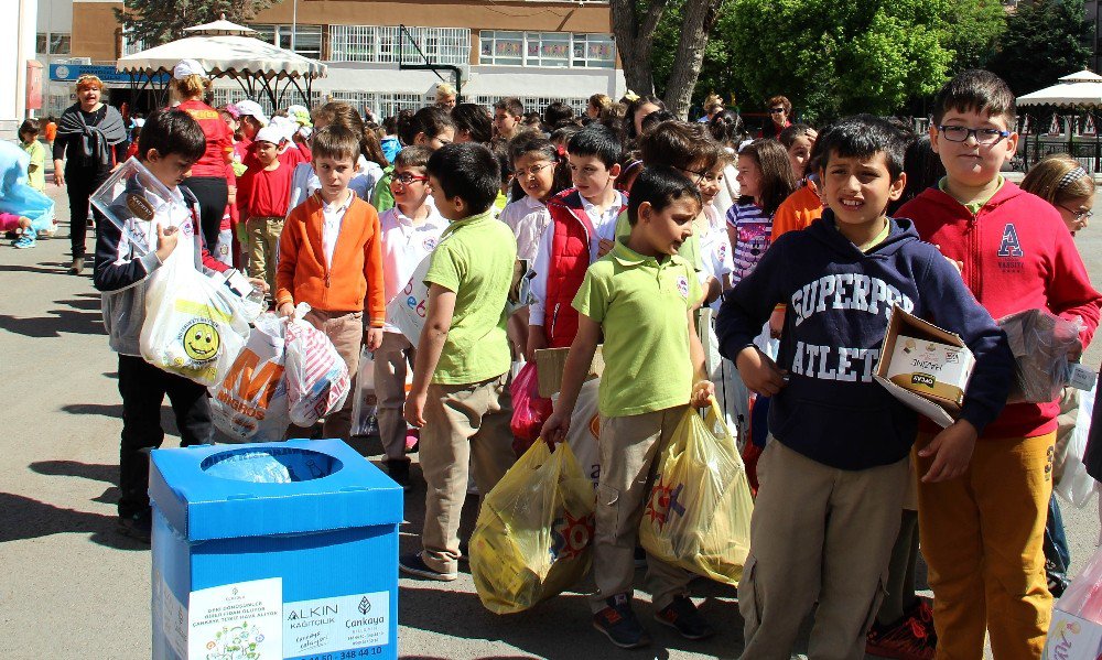 21 Ton Atık Binlerce Fidana Dönüştü