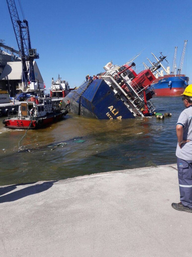 Batan Gemideki Yük Boşaltılacak