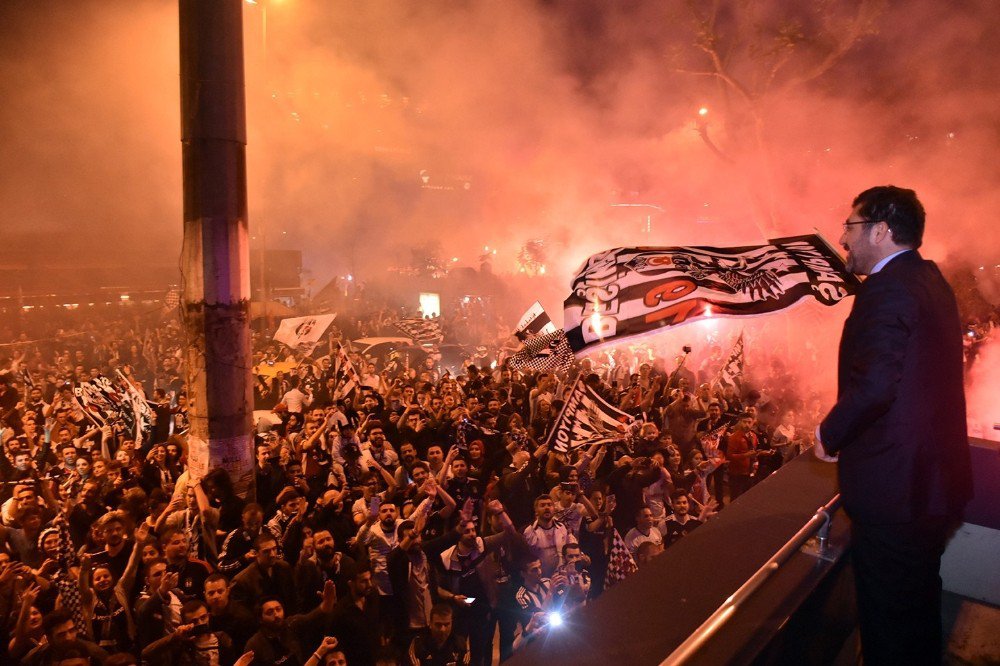 Beşiktaş Belediye Başkanı Hazinedar, Şampiyonluk Kutlamalarına Katıldı