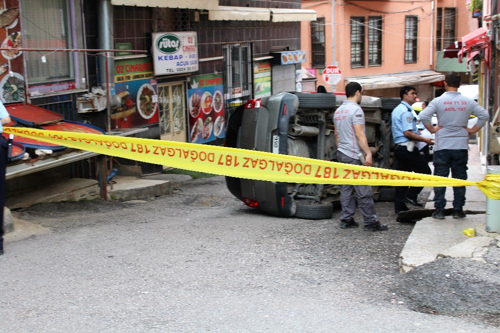 Kadın Sürücü Doğalgaz Borusuna Çarpıp Aracıyla Böyle Takla Attı