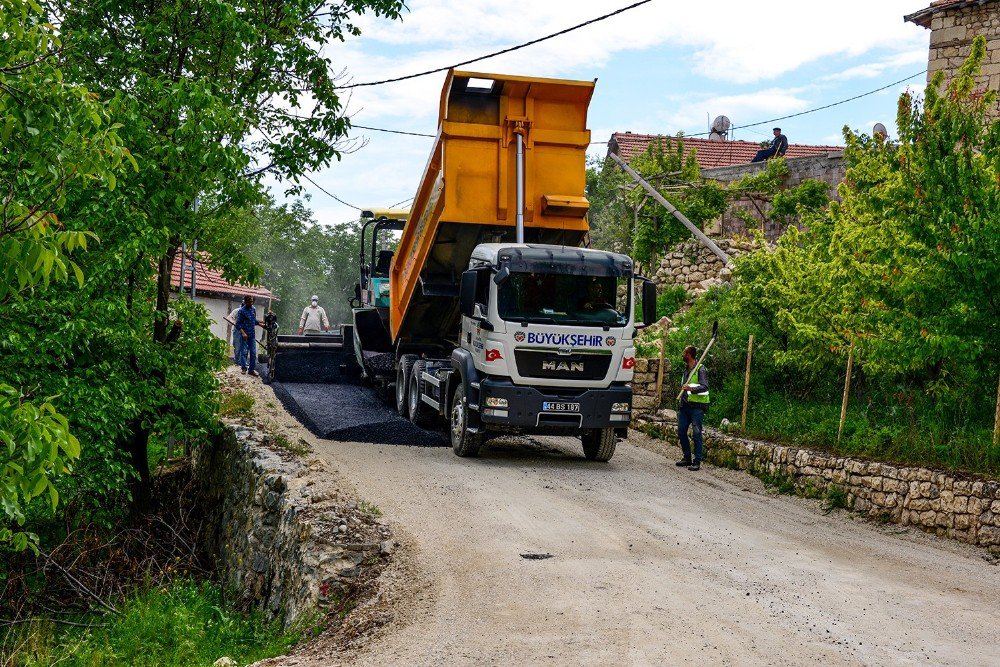 Büyükşehir, Girmana’da Asfaltlama Çalışması Yaptı