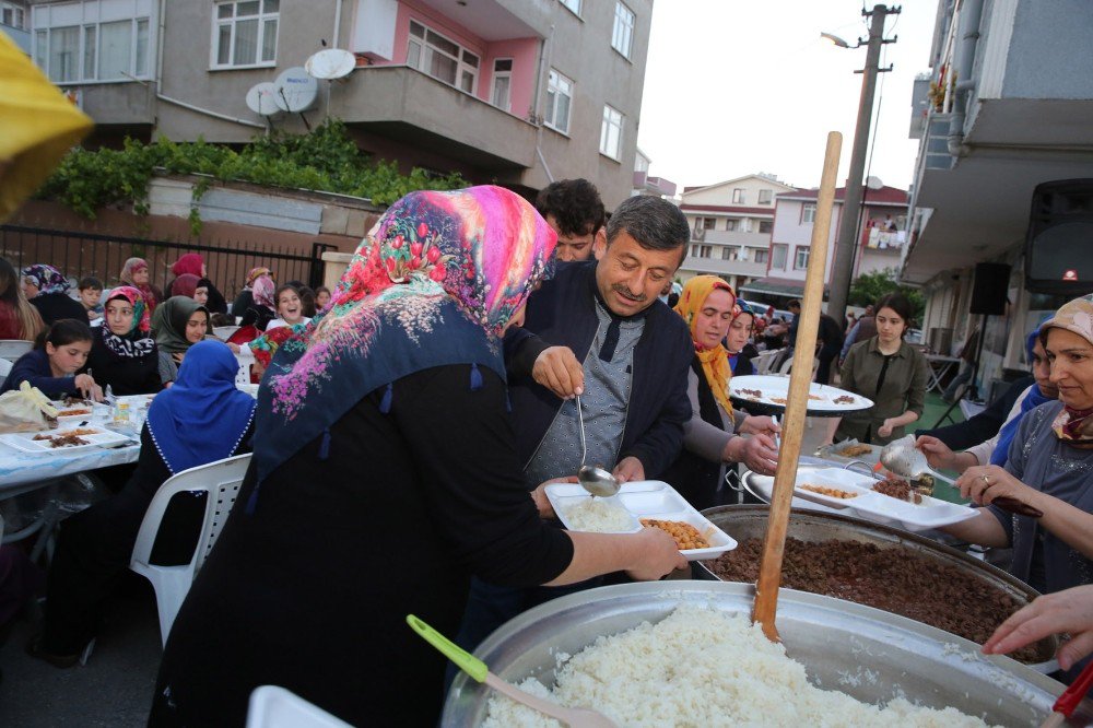 Başkan Karabacak, Sinoplular Derneğinin İftarına Katıldı