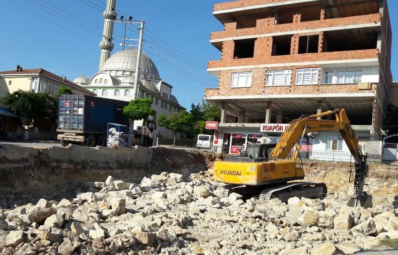 Dilovası’na Yapılacak Olan 4 Katlı Kompleksin Temel Kazımı Yapıldı