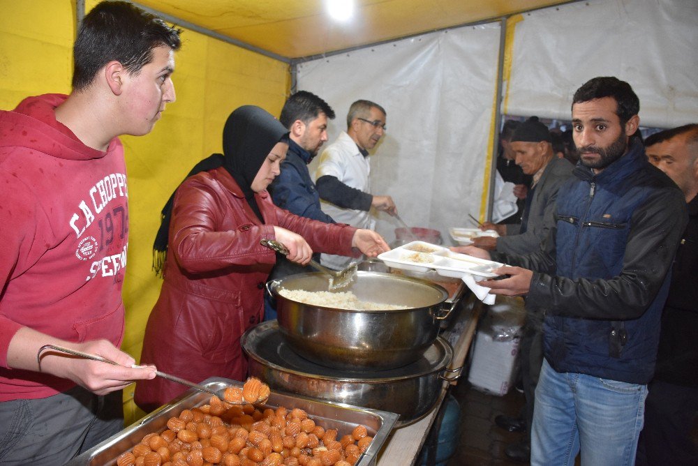 Dursunbey’de İftar Çadırlarına Yoğun İlgi