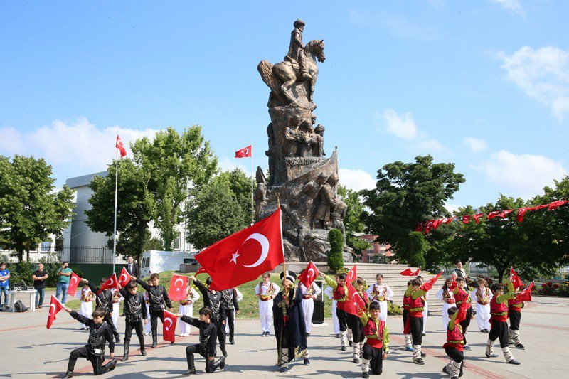 İstanbul’un Fethi Bayrampaşa’da Törenle Kutlandı