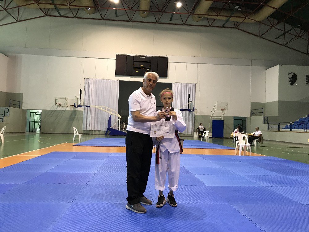 İrem Dinç, Türkiye Taekwondo Şampiyonasında Türkiye 2’incisi Oldu