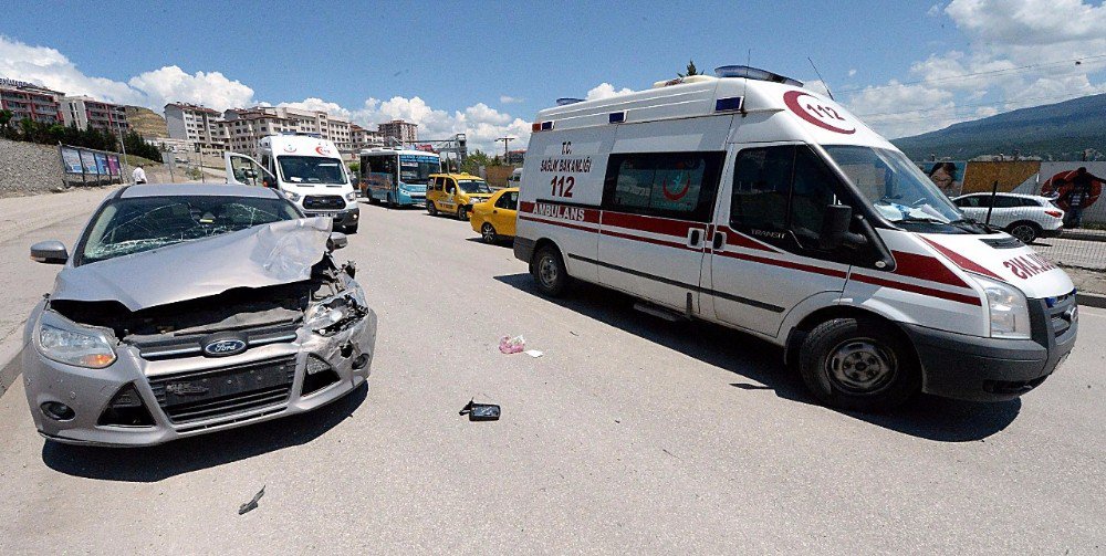 Trafik Kazası Sonrası Kavga Çıktı