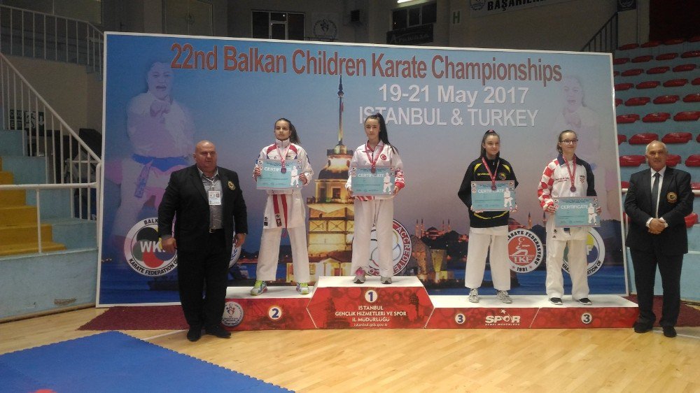 Başkan Üzülmez, Balkan Karate Şampiyonası’ndan Madalya İle Dönen Çocukları Ağırladı