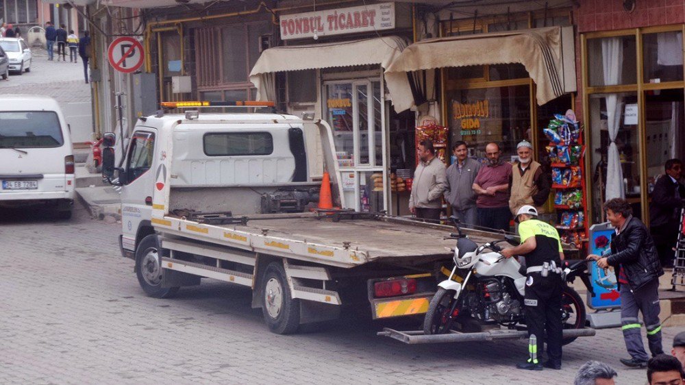 Tosya’da Polis, Motosiklet Uygulaması Yaptı