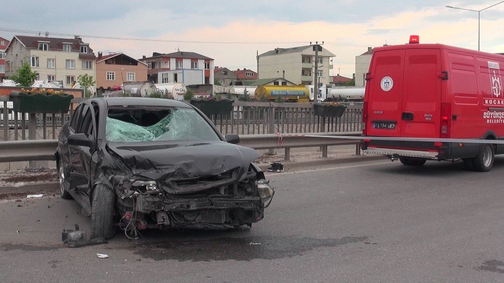 Otomobilin Çarptığı Yaya 10 Metre Yükseklikten Ana Yola Uçtu