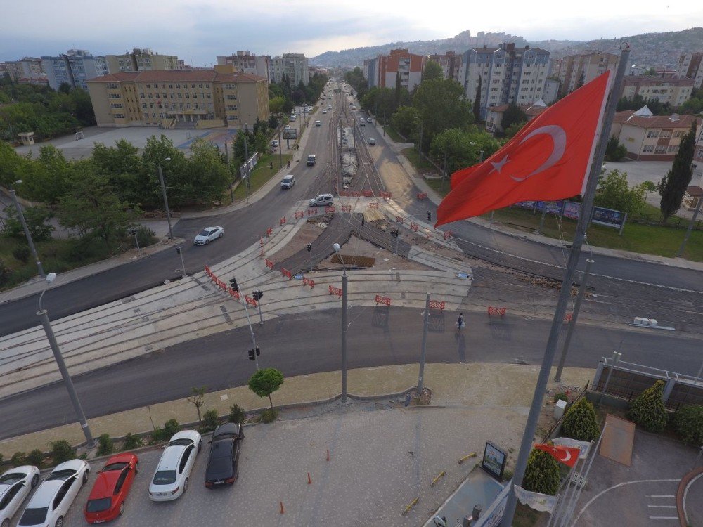 Tramvay Yan Yollarında Asfaltlama Yapıldı