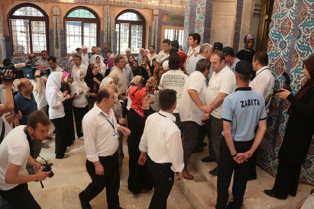 Eyüp Sultan Türbesi’ne Ramazan Ayına Özel Uygulama