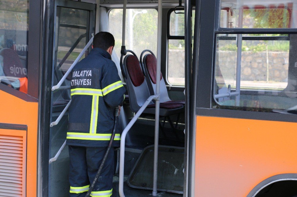 Yolcu Otobüsünde Yangın Çıktı