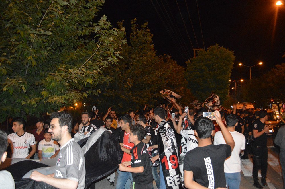 Mardin’de Beşiktaş Şampiyonluğuna Havai Fişekli Kutlama