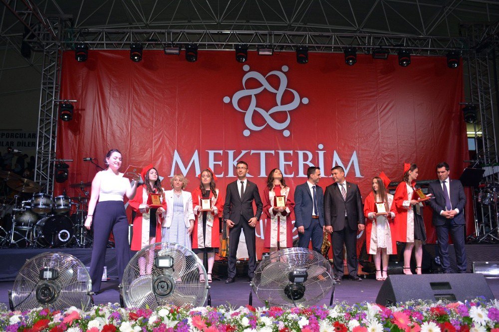 Mektebim’de Mezuniyet Töreni Yapıldı