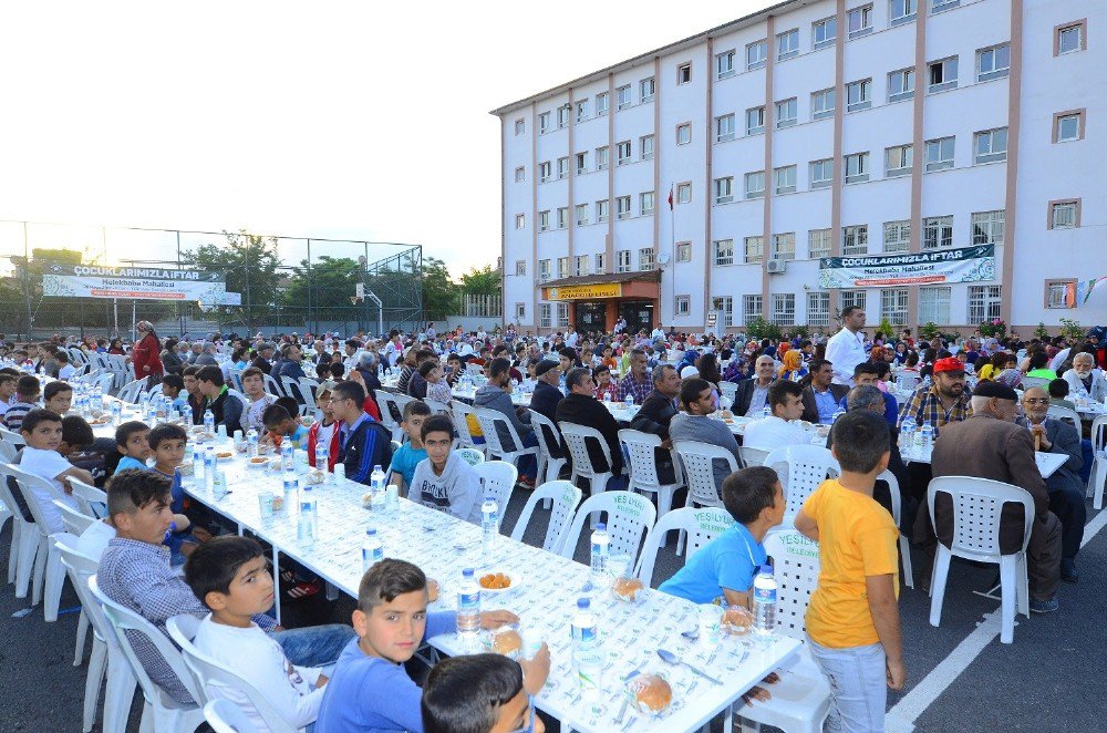 İlk Kez Oruç Tutan Çocuklar Birlikte İftar Yaptı