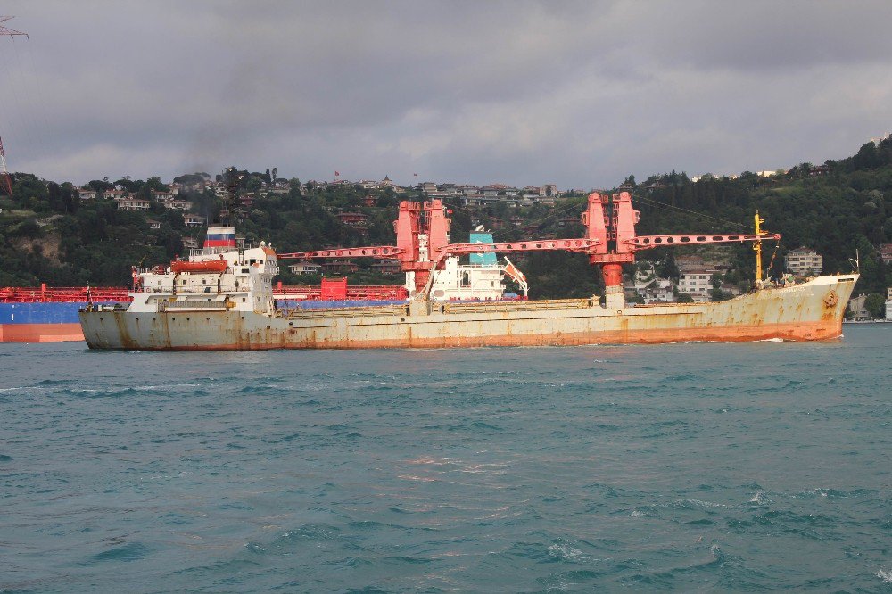 Rus Askeri Kargo Gemisi İstanbul Boğazı’ndan Geçti