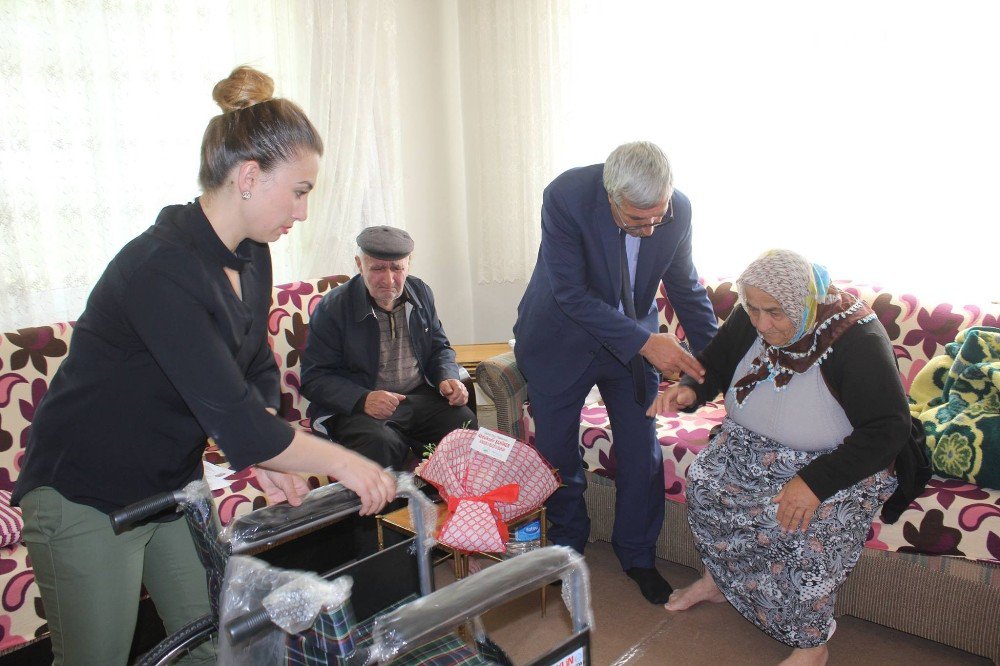 Başkan Şahiner’den Tekerlekli Sandalye Yardımı