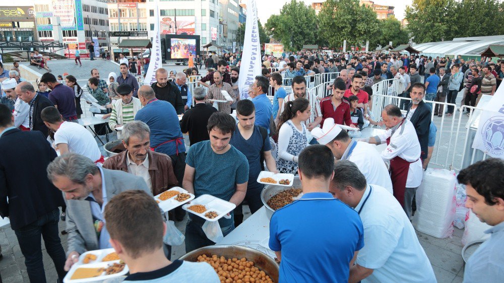 ’Battalgazi’de Ramazan Geceleri’ Yoğun İlgi Görüyor