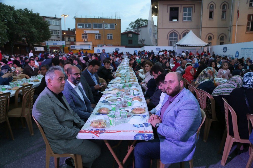 Ramazan Coşkusu Eyüp’ün Her Köşesinde Yaşanıyor