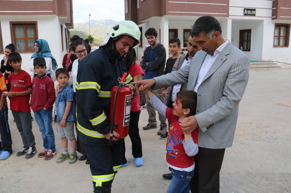 Bitlis’te Minik Öğrencilere Yangın Eğitimi