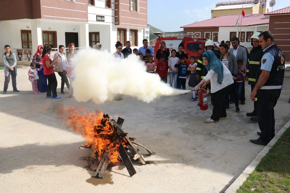 Bitlis’te Minik Öğrencilere Yangın Eğitimi