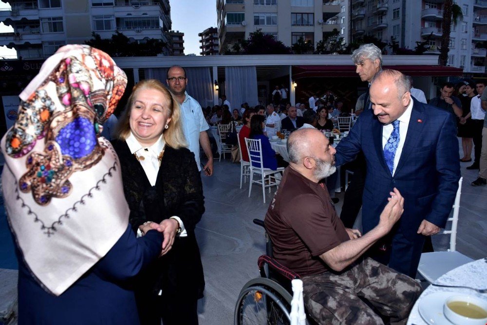 Vali Çakacak, Şehit Aileleri Ve Gazilerle İftar Yemeğinde Buluştu