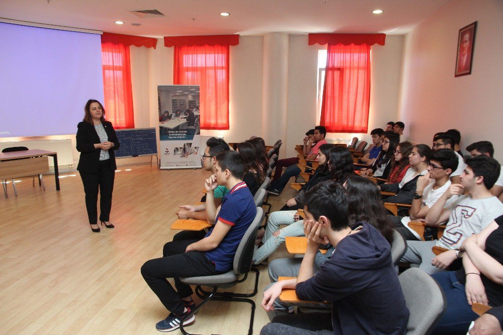 Sanko Üniversitesi Öğretim Üyeleri Öğrencileri Bilgilendirdi