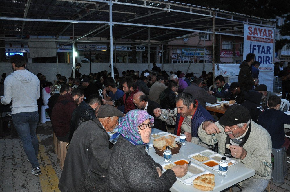 Hayırsever İş Adamından İftar