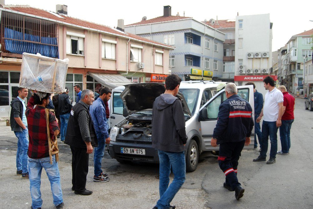 Park Halindeki Araç Alev Aldı