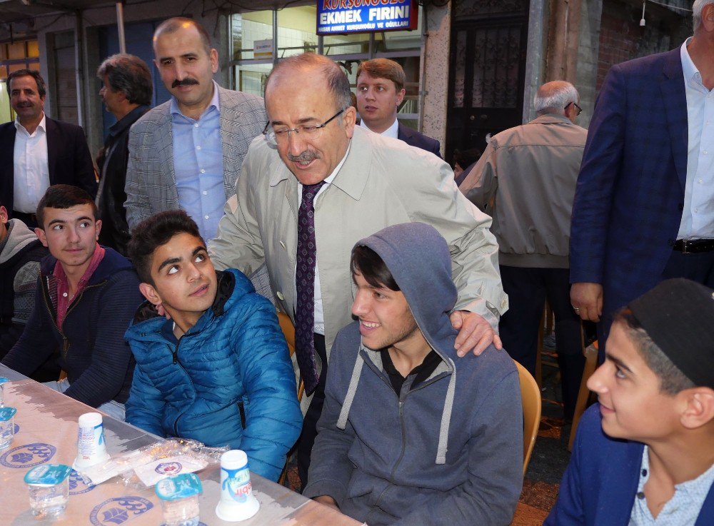 Gümrükçüoğlu, Geleneksel Halk İftarlarının Startını Hayrat’ta Verdi