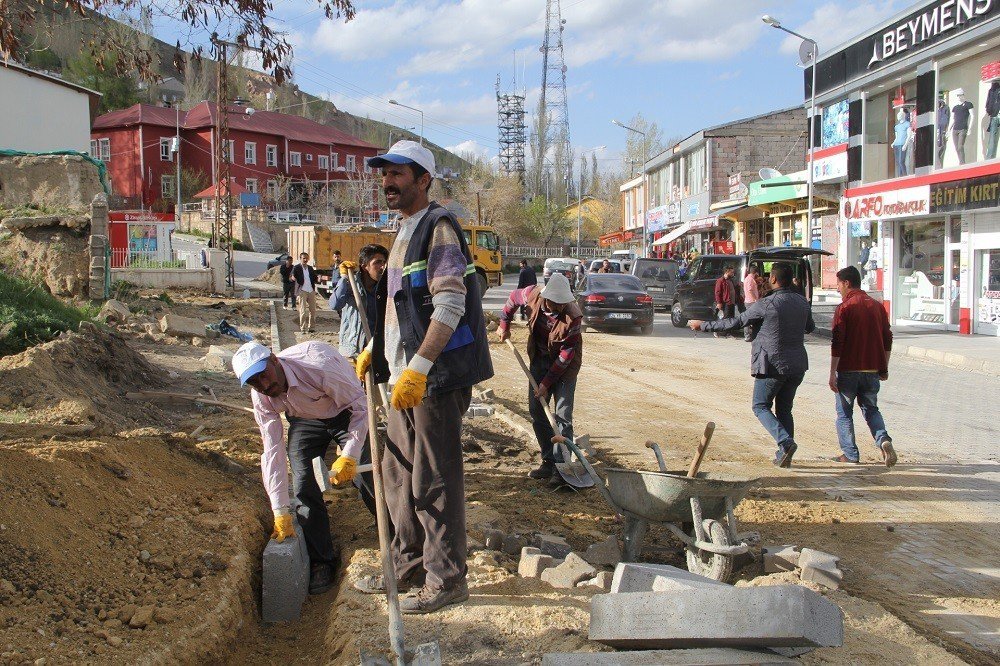 Başkale’de Yol Bakım Ve Onarım Çalışması