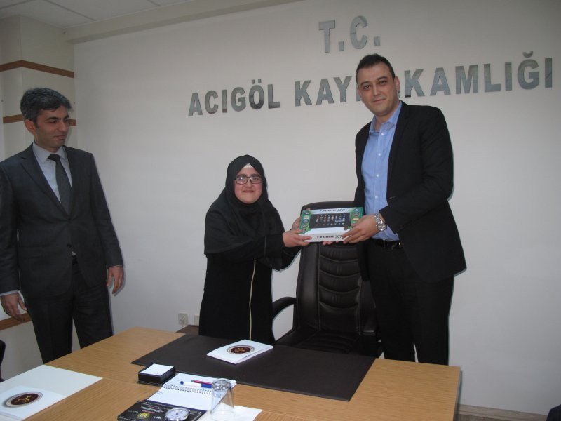 Acıgöl Kaymakamı Akbulut Teog’da Başarı Gösteren Öğrencilere Tablet Hediye Etti