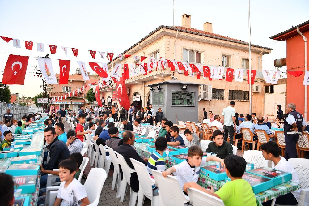 Onikişubat Belediyesi’nden Kardeş Belediyeye Özel İftar