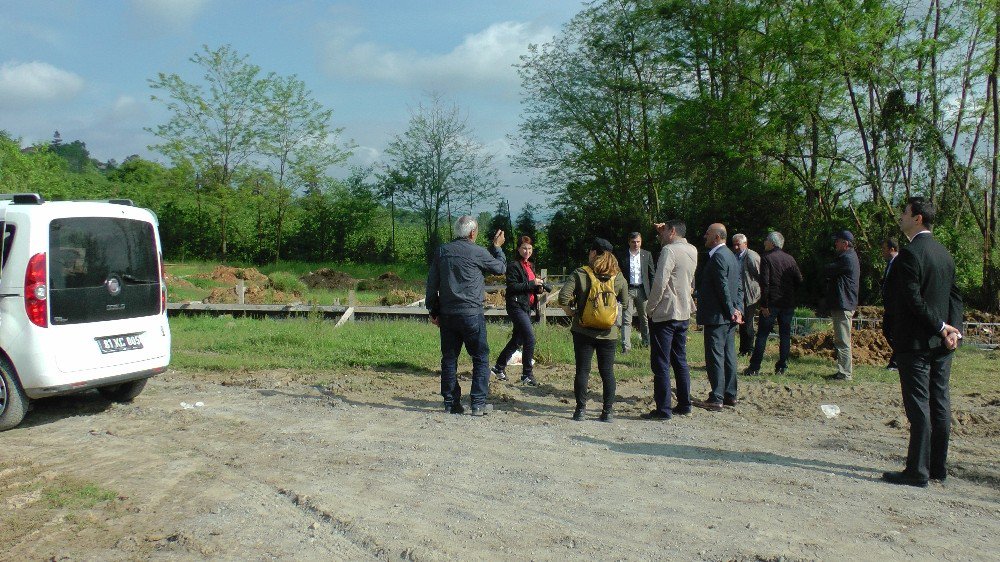 Akçakoca’da Yapılan Semt Sahalarının İkincisi Tamamlanıyor