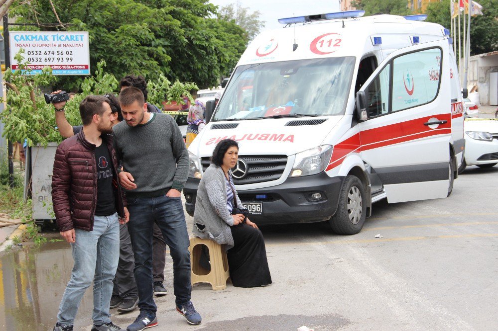 Ataşehir’de Yolcu Dolu Minibüsün Devrilme Anı Kamerada