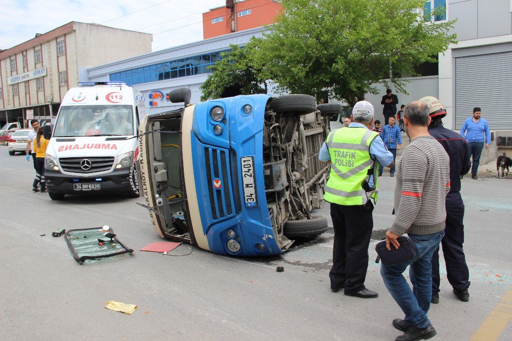 Ataşehir’de Yolcu Dolu Minibüsün Devrilme Anı Kamerada