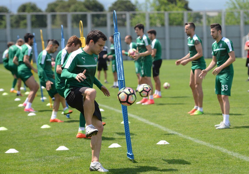 Bursaspor’da Trabzonspor Mesaisi Sürüyor