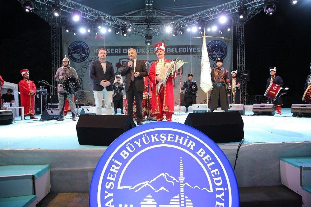 - Sufi Mehter Ramazan Sokağı’nda Konser Verdi