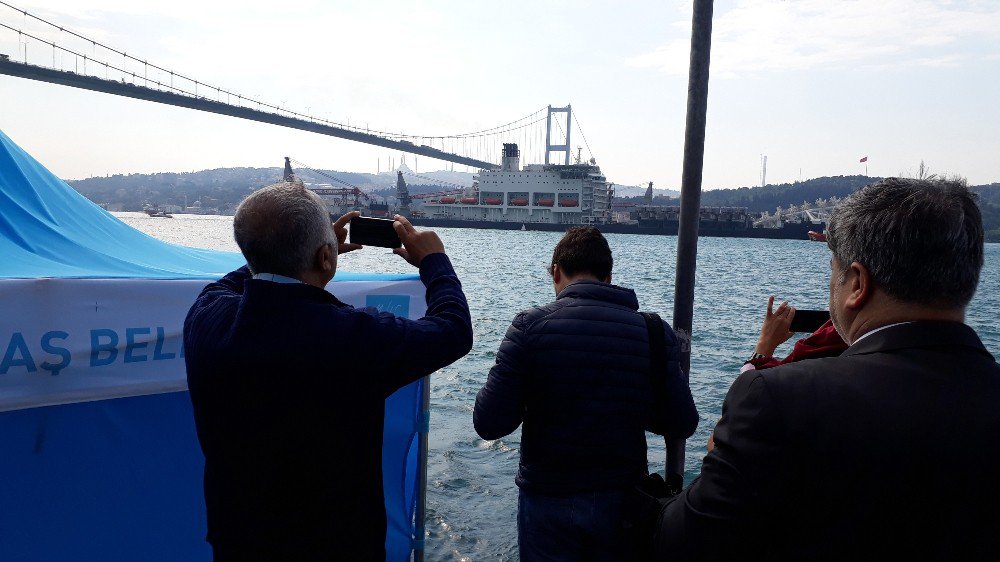 Türk Akımı İçin Gelen Dev Gemi, İstanbul Boğazı’ndan Geçti