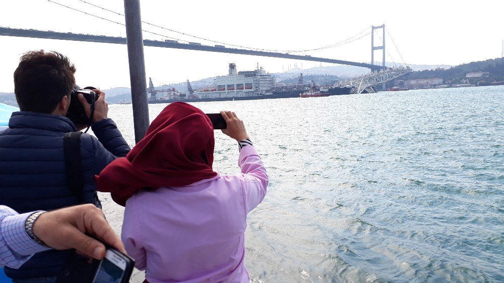 Türk Akımı İçin Gelen Dev Gemi, İstanbul Boğazı’ndan Geçti