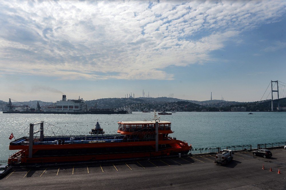 Türk Akımı İçin Gelen Dev Gemi, İstanbul Boğazı’nda