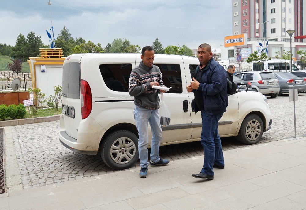 Taksisine Binen Dolandırıcıyı Karakola Götürüp Teslim Etti