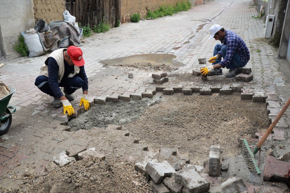 Asfalt Yama Ve Kilit Taşı Yenileme Çalışmaları Hızla Devam Ediyor