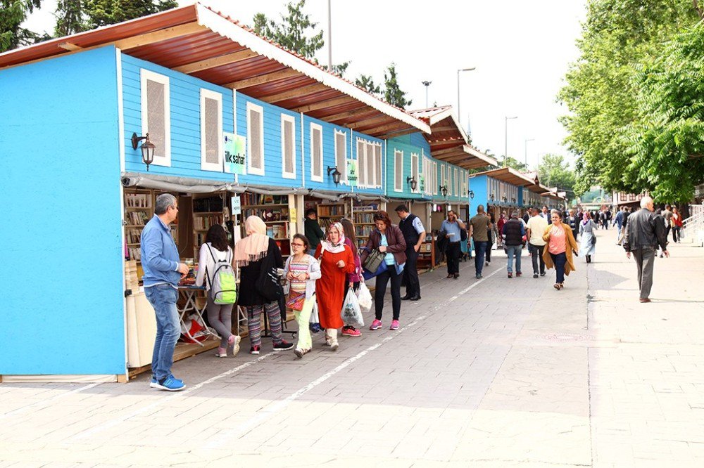 ‘Kitap Sokağı’ Hizmet Sunmaya Başladı