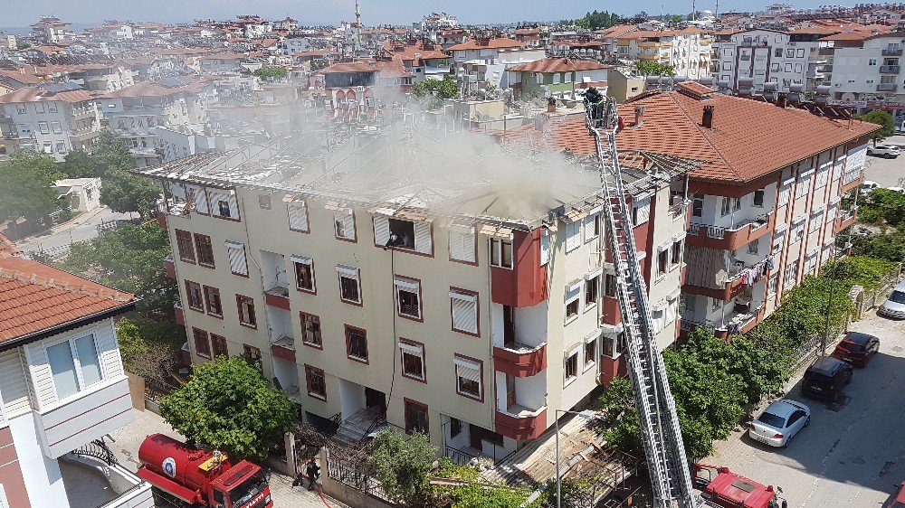 Çatıdaki Yangın Korkuttu