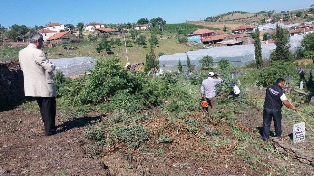 Köprübaşı’nda Mezarlıklar Temizleniyor