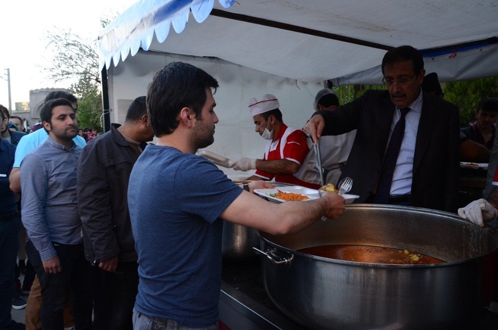 Başkan Bulutlar, Vatandaşla İftar Sofralarında Buluştu